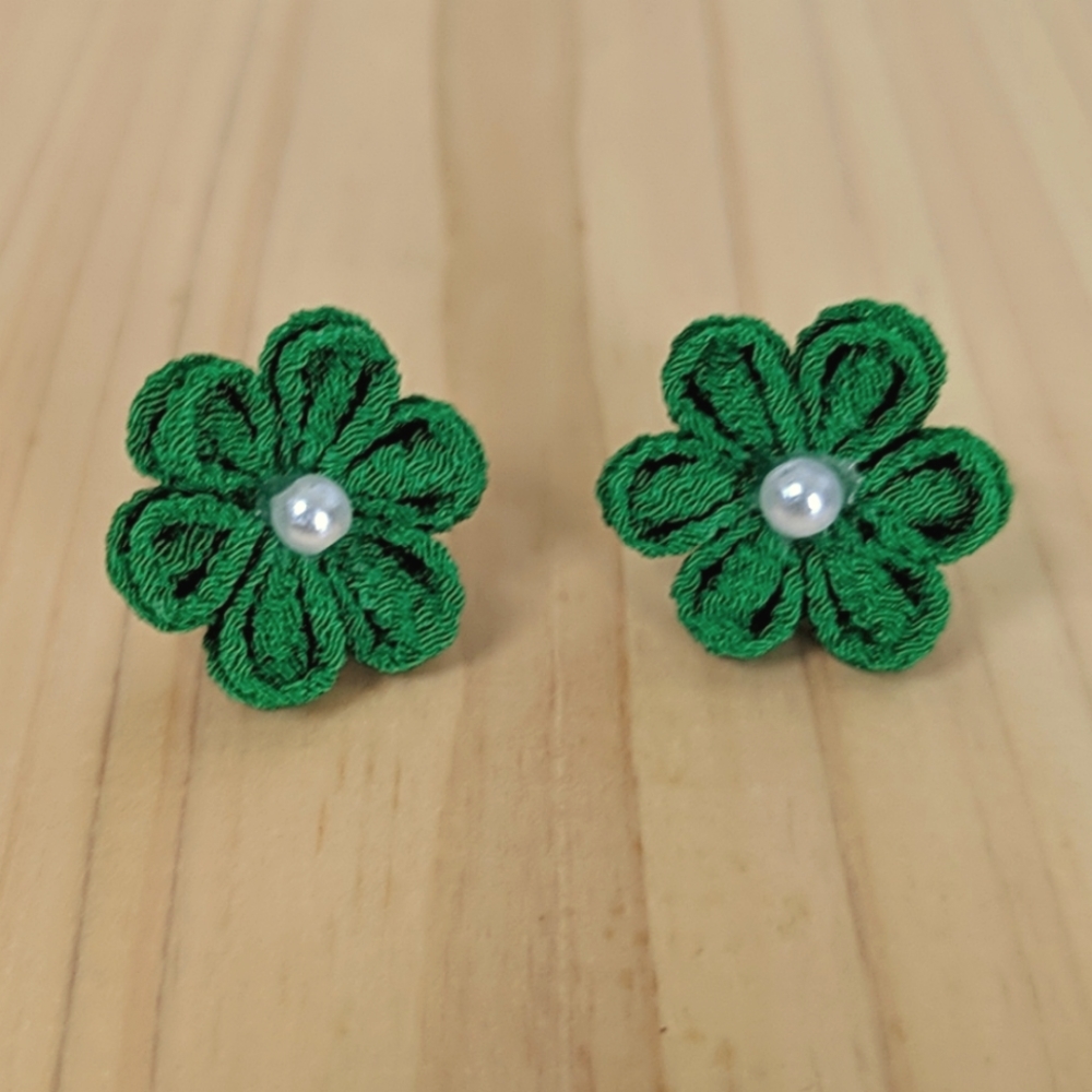 Cute Tsumami Flower Earrings Green